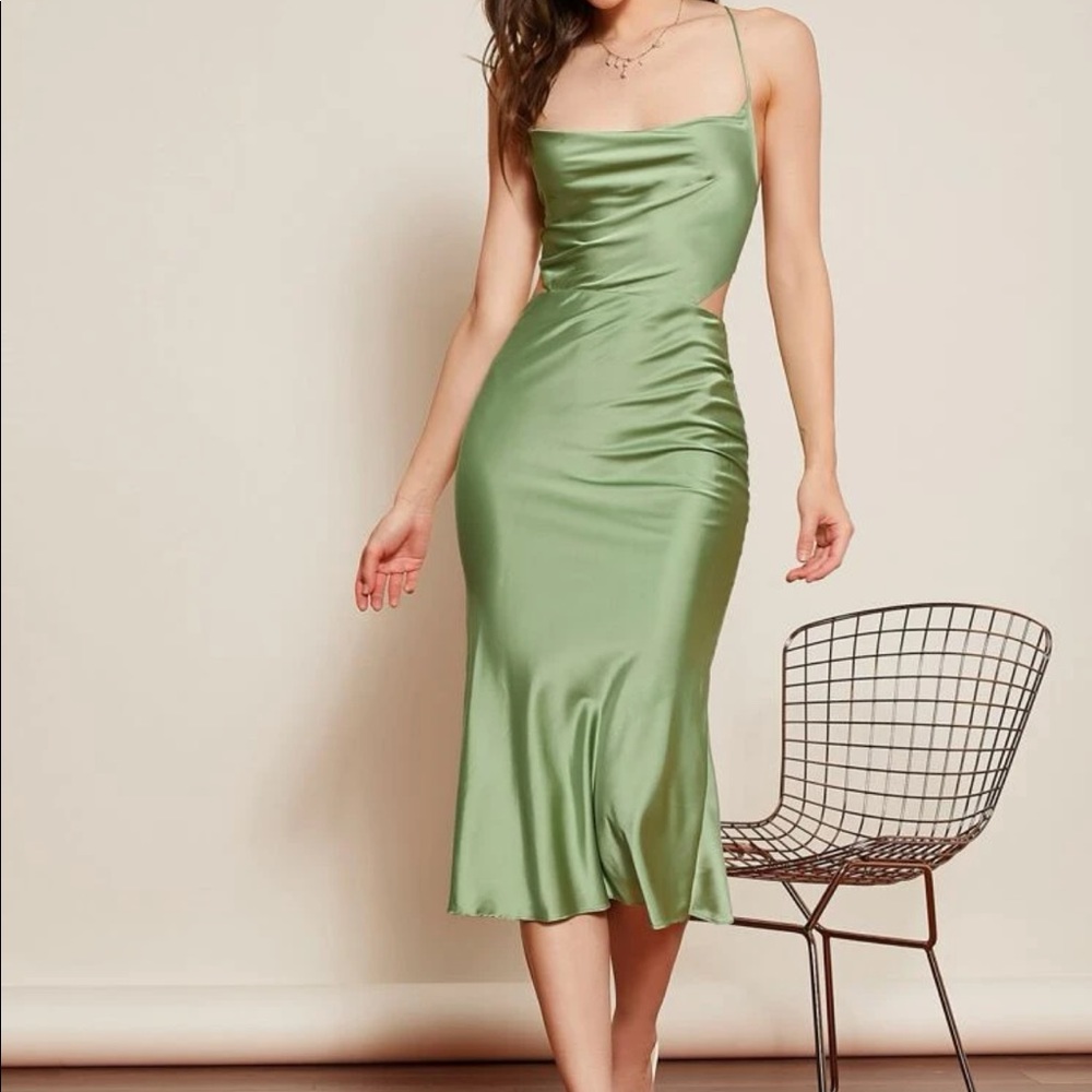 NWOT Emerald Green Satin Dress ( M)